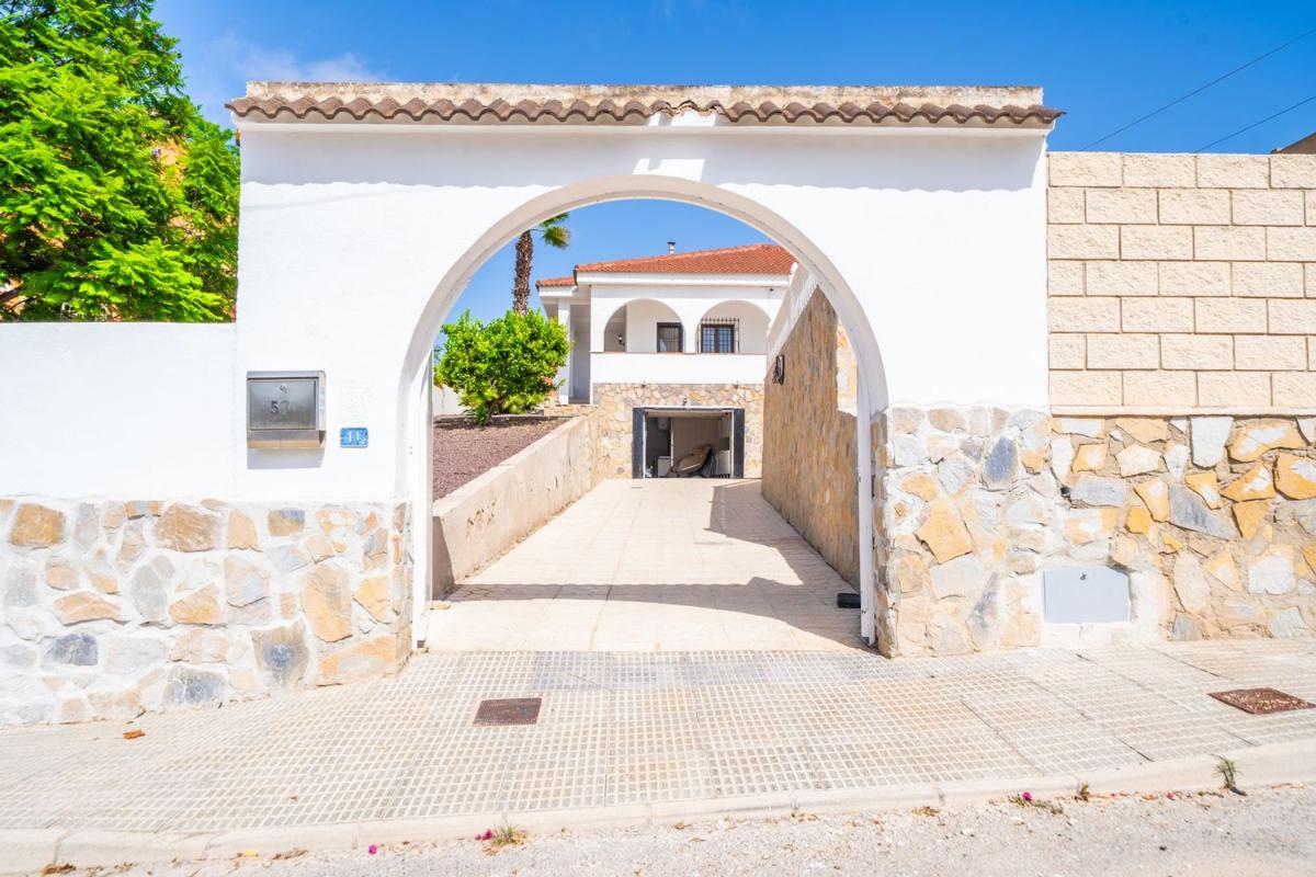 Venta de chalet adosado en Chalet adosado en Los Balcones y los Altos, Orihuela , Orihuela photo 2