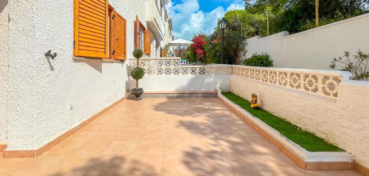 Venta de chalet adosado en Chalet adosado en Playa Flamenca, Orihuela , Orihuela photo 1
