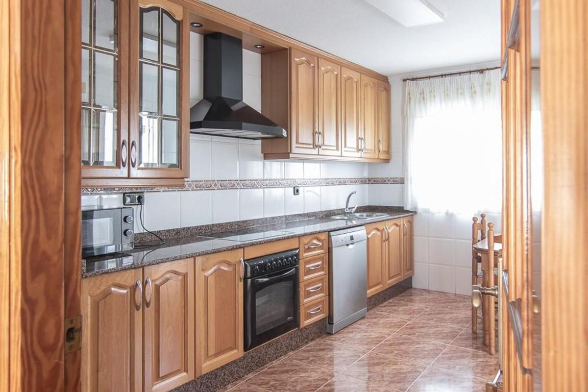 Sale of townhouse in Chalet adosado en Calle los Riquelmes, 7, La Murada-Los Vicentes, Orihuela , Orihuela photo 4
