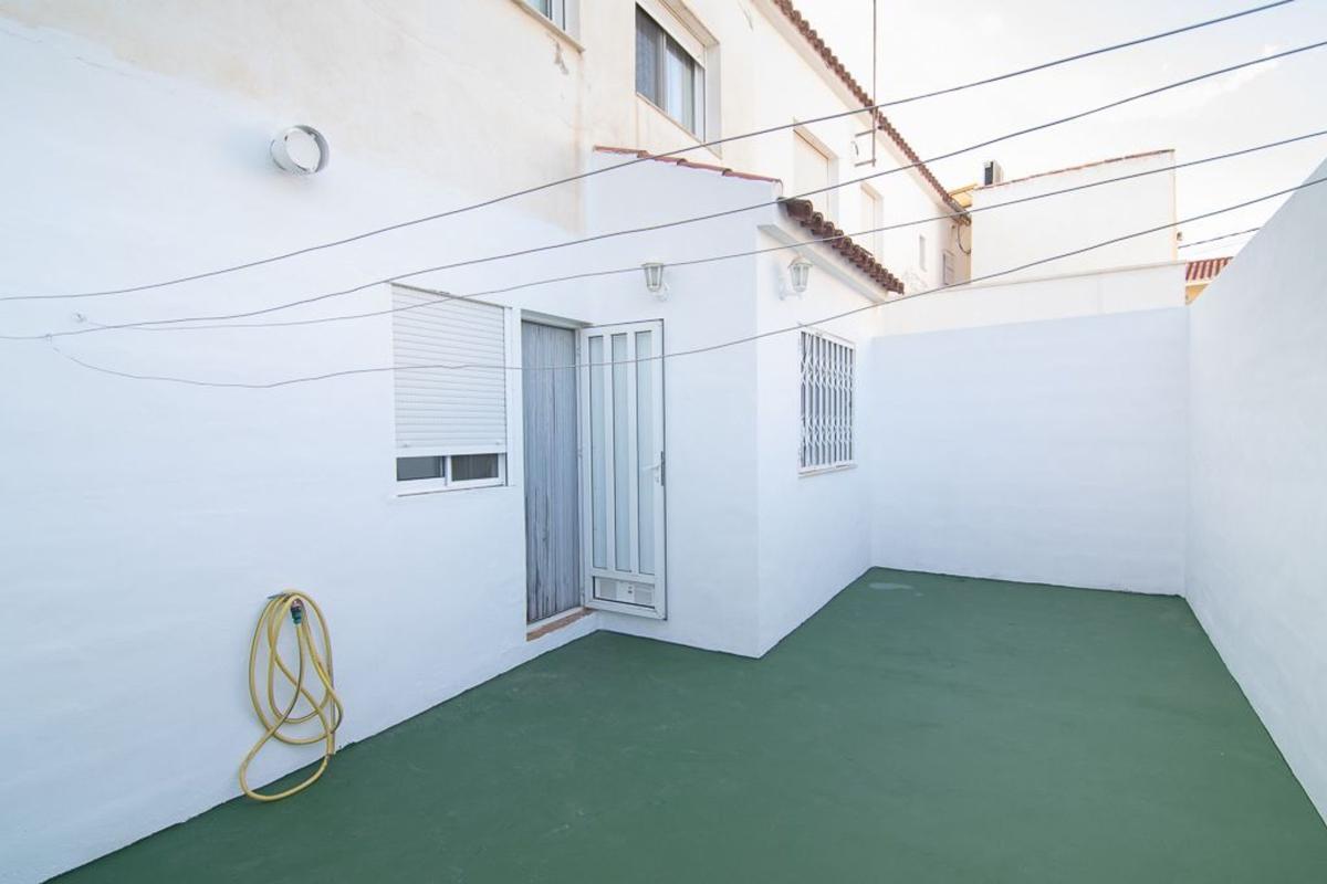 Sale of townhouse in  Chalet adosado en Calle los Riquelmes, 7, La Murada-Los Vicentes, Orihuela , Orihuela photo 4