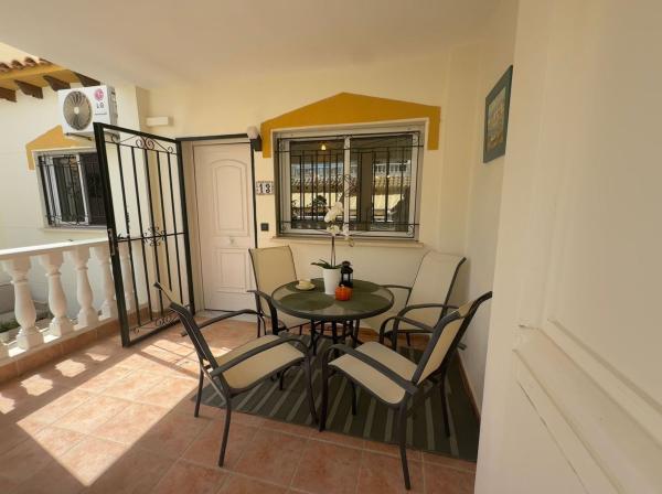 Chalet adosado en Calle Trepadora, Los Balcones y los Altos, Orihuela thumbnail 2