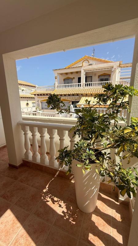Sprzedaż szeregowego domku w  Chalet adosado en Calle Trepadora, Los Balcones y los Altos, Orihuela , Orihuela photo 5