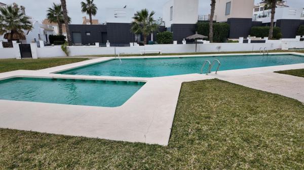 Piso en venta en Piso en Calle Dardanelos, Villamartín, Orihuela, Orihuela photo 1
