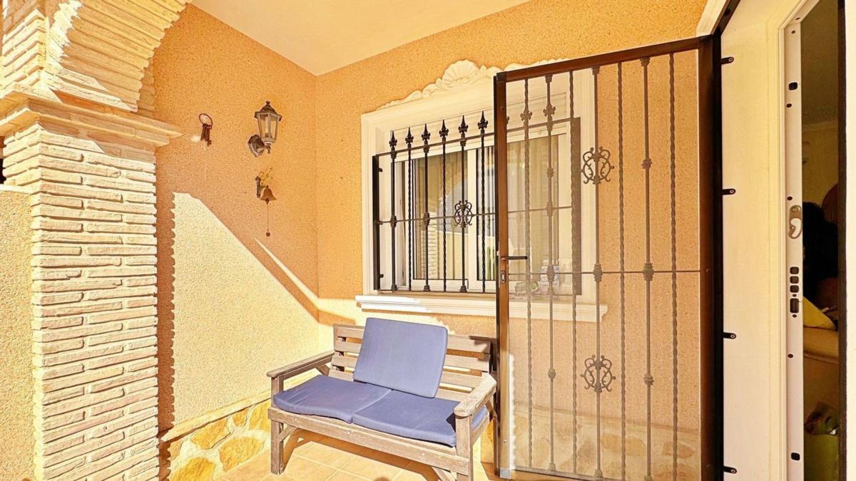 Sprzedaż szeregowego domku w  Chalet adosado en Polígono E-2 el Barranco, Villamartín, Orihuela , Orihuela photo 5