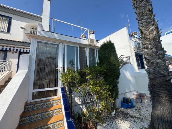 Chalet adosado en Calle Canal de La Mancha, 50, Villamartín, Orihuela photo 1