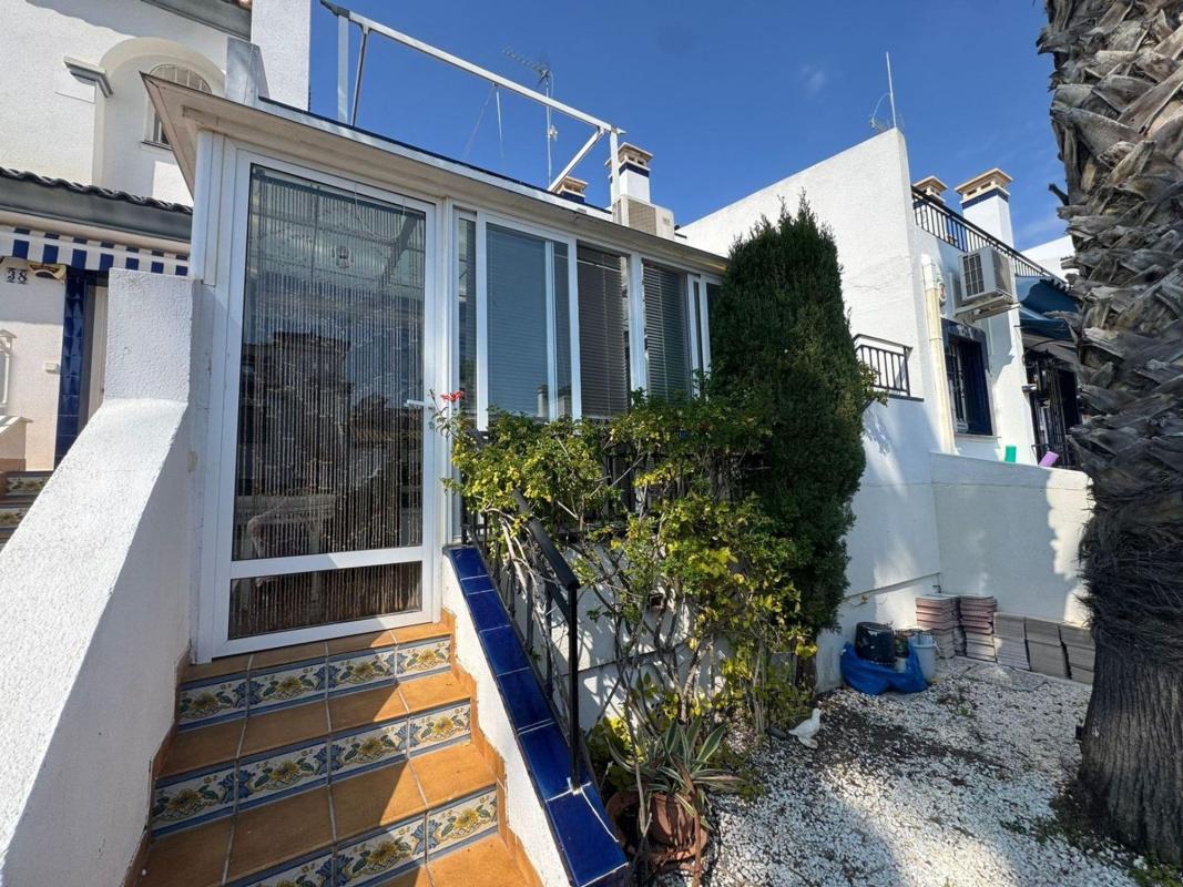 Sprzedaż szeregowego domku w  Chalet adosado en Calle Canal de La Mancha, 50, Villamartín, Orihuela , Orihuela photo 4
