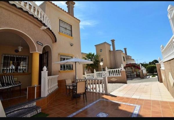 Chalet adosado en Calle Guadalquivir, 23, Villamartín, Orihuela photo 2