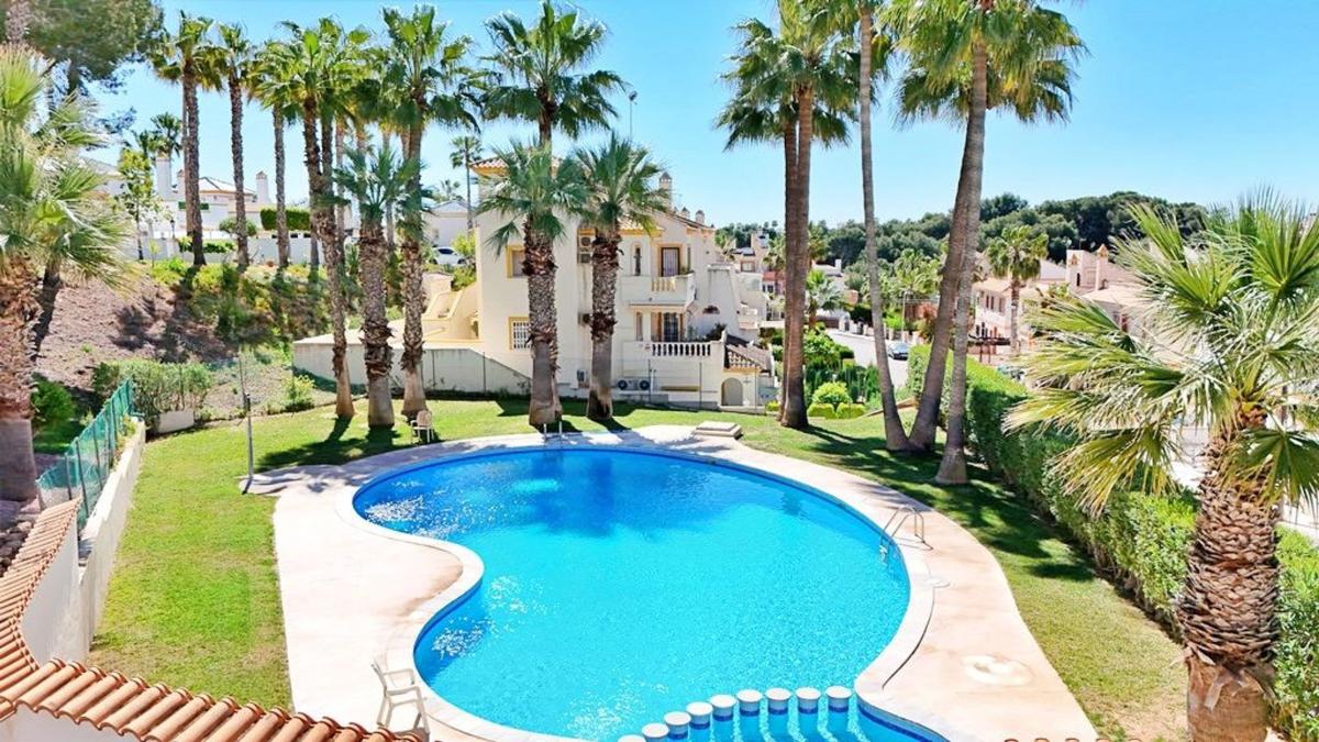 Sale of townhouse in Chalet adosado en Calle Fernandez Caballero s/n, Villamartín, Orihuela , Orihuela photo 2