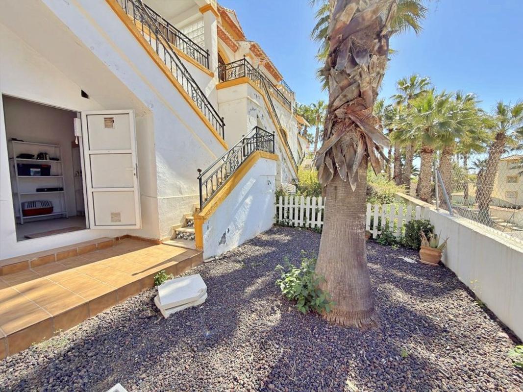 Sale of townhouse in Chalet adosado en Calle Fernandez Caballero s/n, Villamartín, Orihuela , Orihuela photo 5