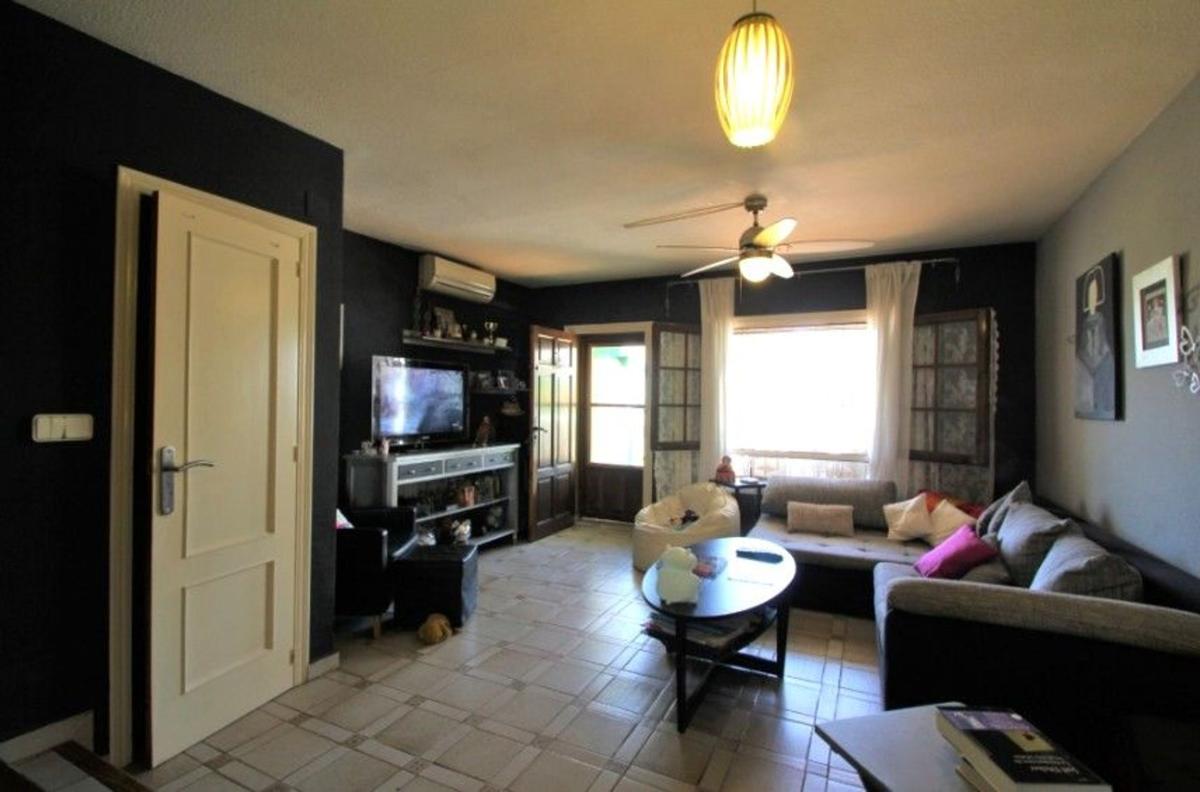 Продажа таунхауса в  Chalet adosado en Villamartín, Orihuela , Ориуэла photo 5