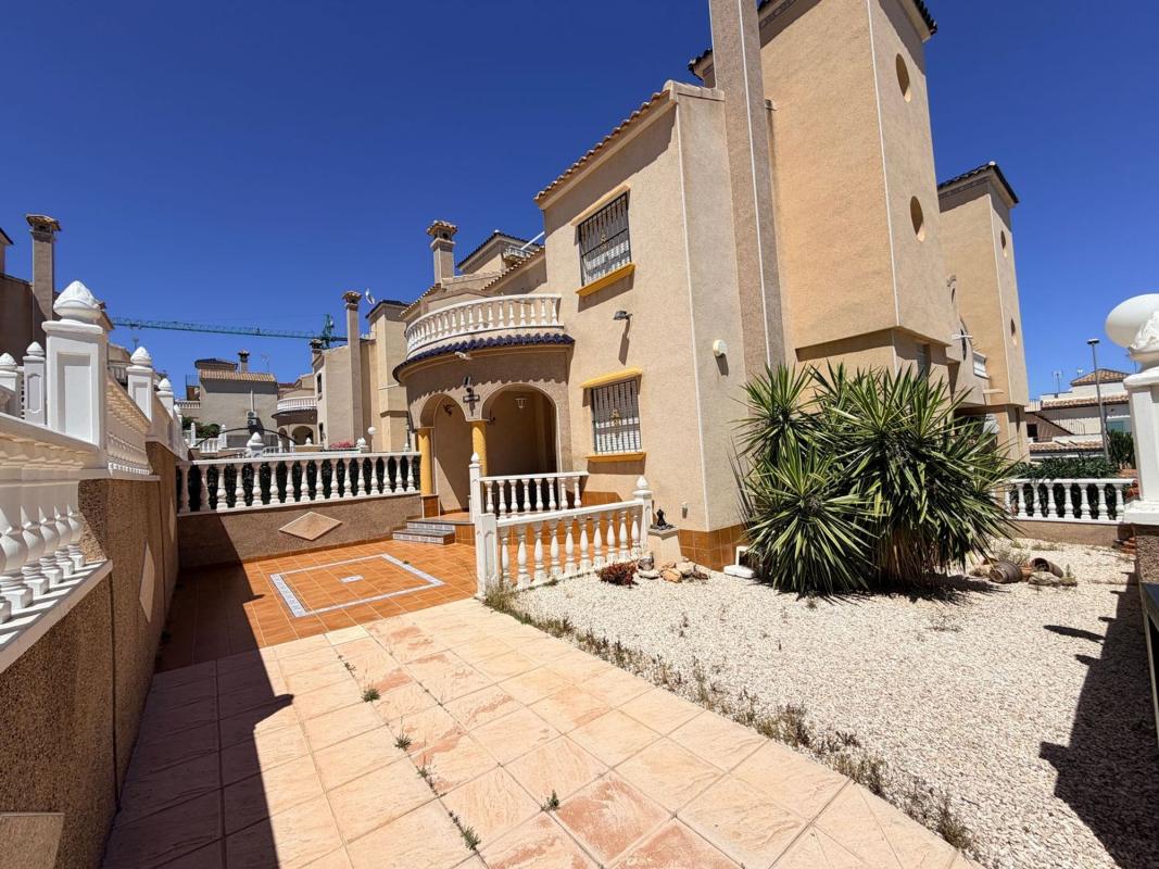 Sale of townhouse in Chalet adosado en Calle Guadalquivir, 44, Villamartín, Orihuela , Orihuela photo 2