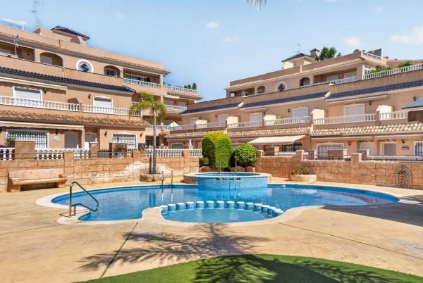 Chalet adosado en Calle Clavo, Villamartín, Orihuela photo 1