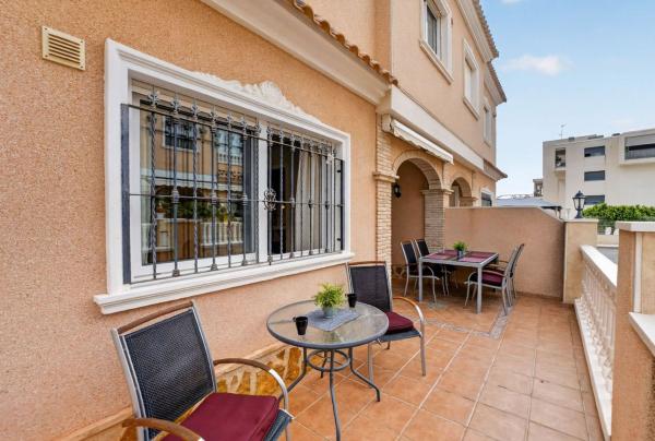 Chalet adosado en Calle Clavo, Villamartín, Orihuela photo 3