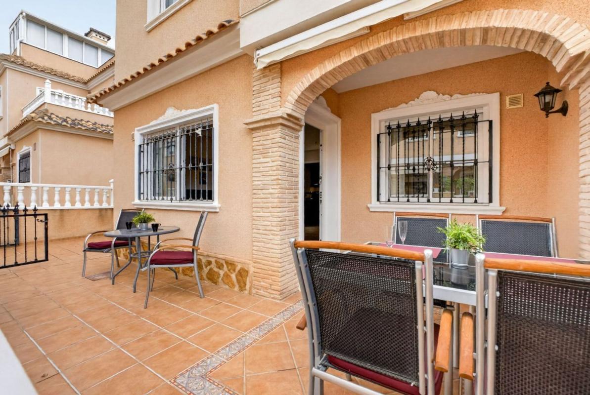 Sale of townhouse in  Chalet adosado en Calle Clavo, Villamartín, Orihuela , Orihuela photo 5