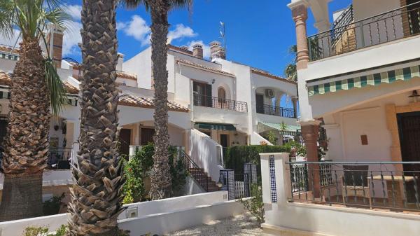 Chalet adosado en Calle la Dolores, Villamartín, Orihuela photo 3