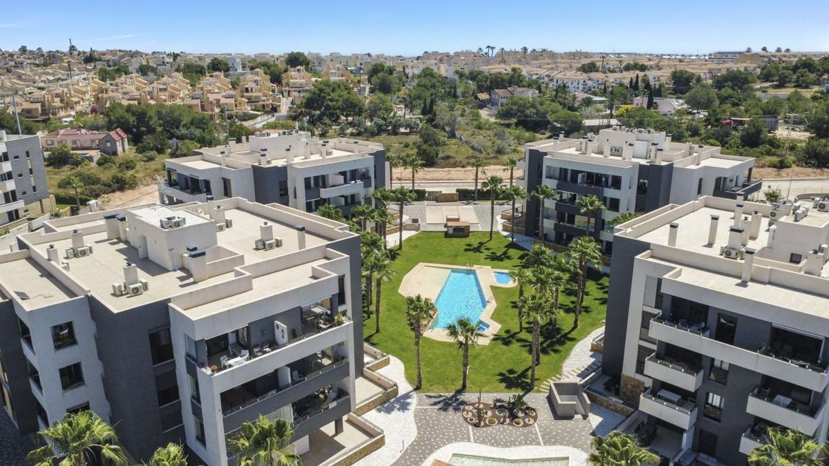 Sale of apartment in Piso en Calle Lagos de Covadonga, 6, Zona Lago - Los Almendros, Orihuela, Orihuela
photo 1