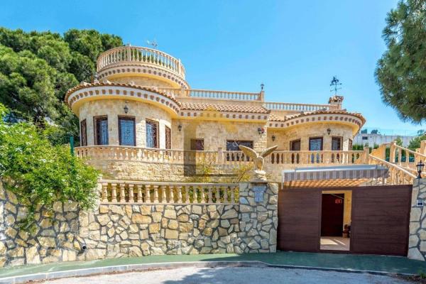 Chalet wolnostojący na sprzedaż w  Casa o chalet en Campoamor, Orihuela, Orihuela photo 1