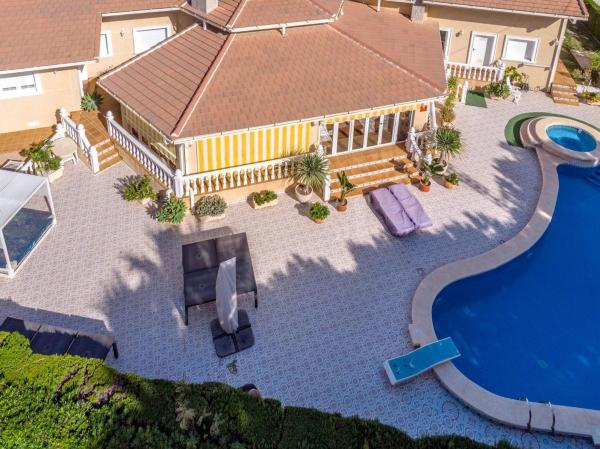Casa o chalet independiente en Calle Huracán, Cabo Roig, Orihuela thumbnail 2