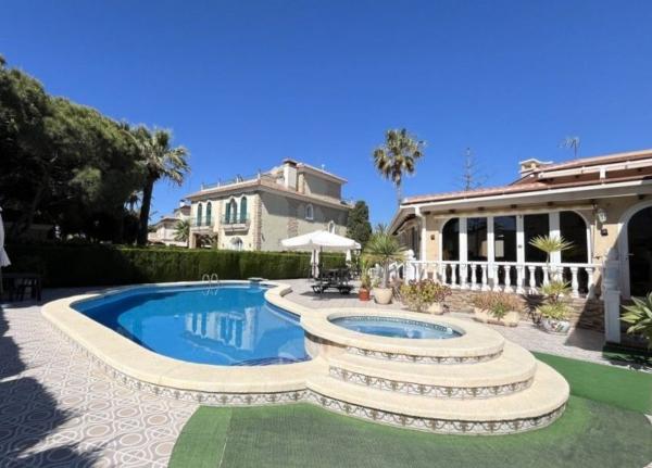 Casa o chalet independiente en Calle Huracán, 2, Cabo Roig, Orihuela photo 1