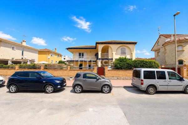 Casa o chalet independiente en Avenida las Palmeras, La Zenia, Orihuela thumbnail 1