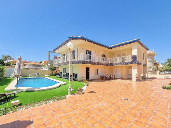Casa o chalet independiente en Avenida las Palmeras, La Zenia, Orihuela photo 1