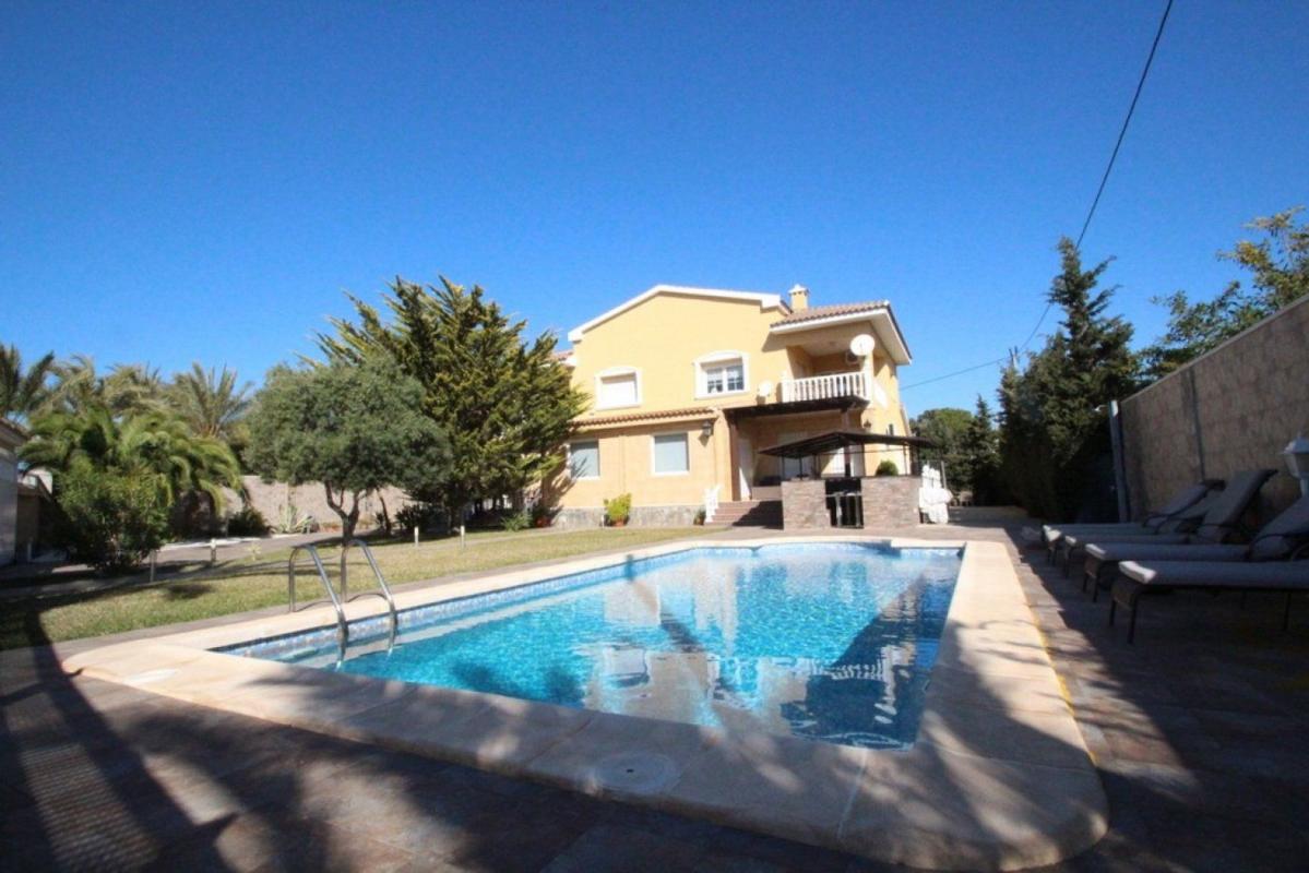 Sprzedaż niezależnego domku jednorodzinnego w Casa o chalet en Avenida del Cabo, Cabo Roig, Orihuela, Orihuela photo 1