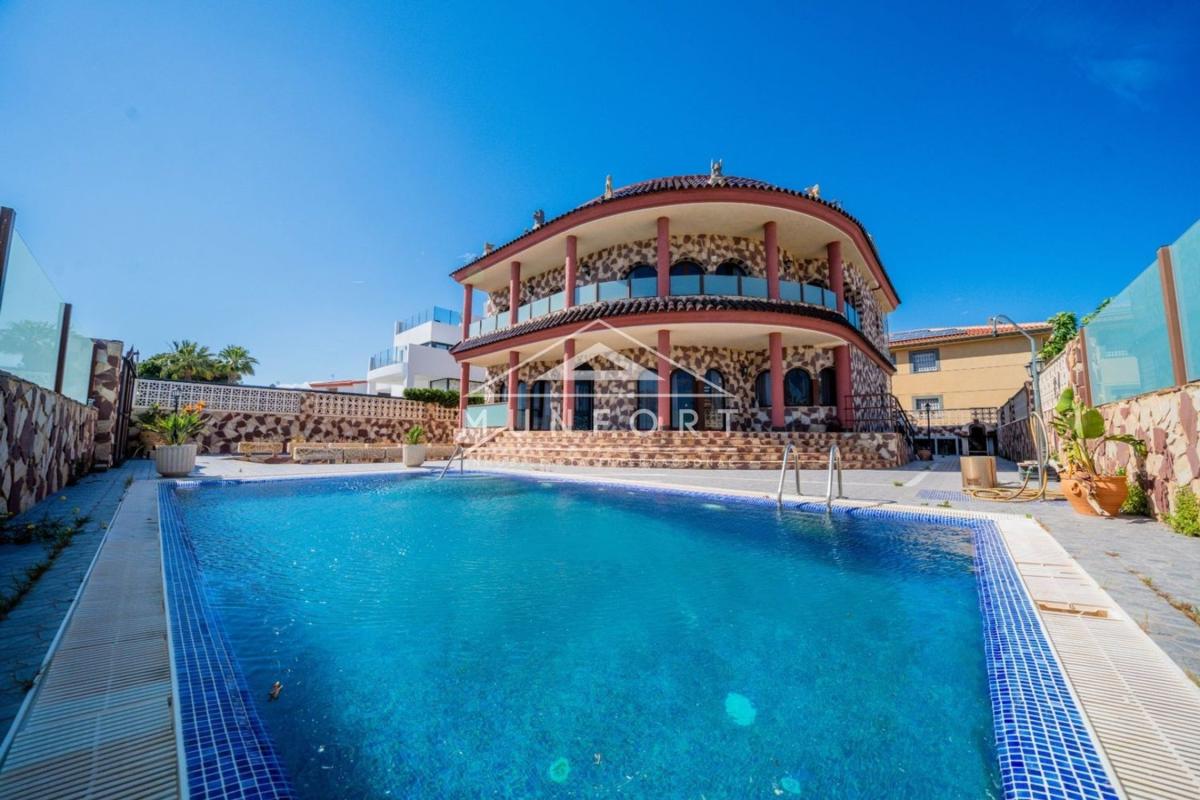 Продажа отдельного шале в Casa o chalet en La Zenia, Orihuela, Ориуэла photo 1