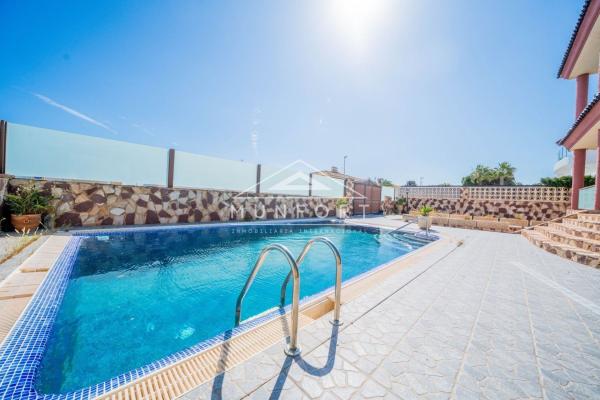 Частный шале на продаже в Casa o chalet en La Zenia, Orihuela, Ориуэла thumbnail 1