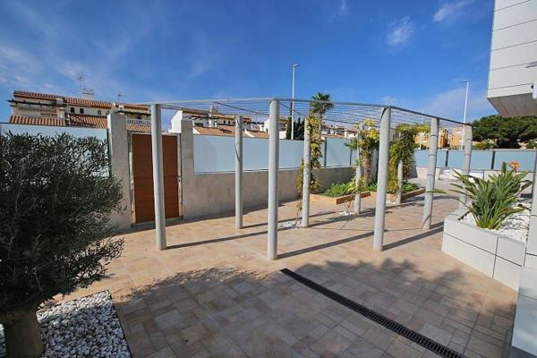 Casa o chalet independiente en Calle Azorin, 7, La Zenia, Orihuela thumbnail 2