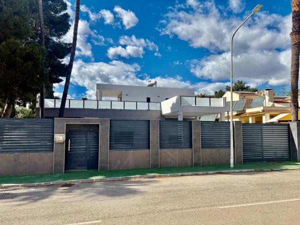 Casa o chalet independiente en Poeta Zorrilla-cmor, Campoamor, Orihuela photo 1