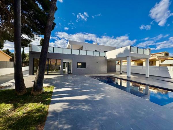 Casa o chalet independiente en Poeta Zorrilla-cmor, Campoamor, Orihuela thumbnail 1