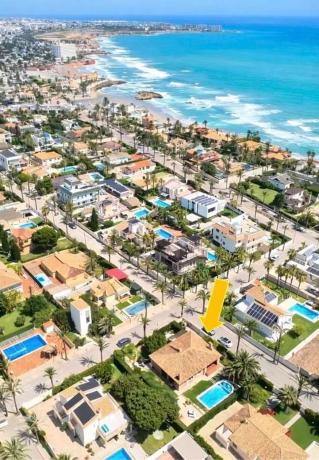 Casa o chalet independiente en Calle Carriles, 7, Cabo Roig, Orihuela thumbnail 2