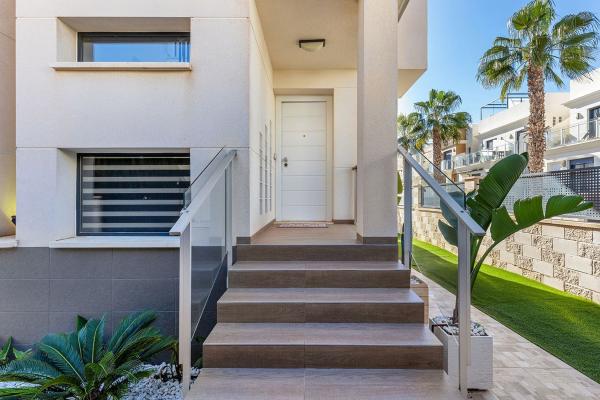 Chalet wolnostojący na sprzedaż w Casa o chalet en Calle Granate, La Zenia, Orihuela, Orihuela thumbnail 1