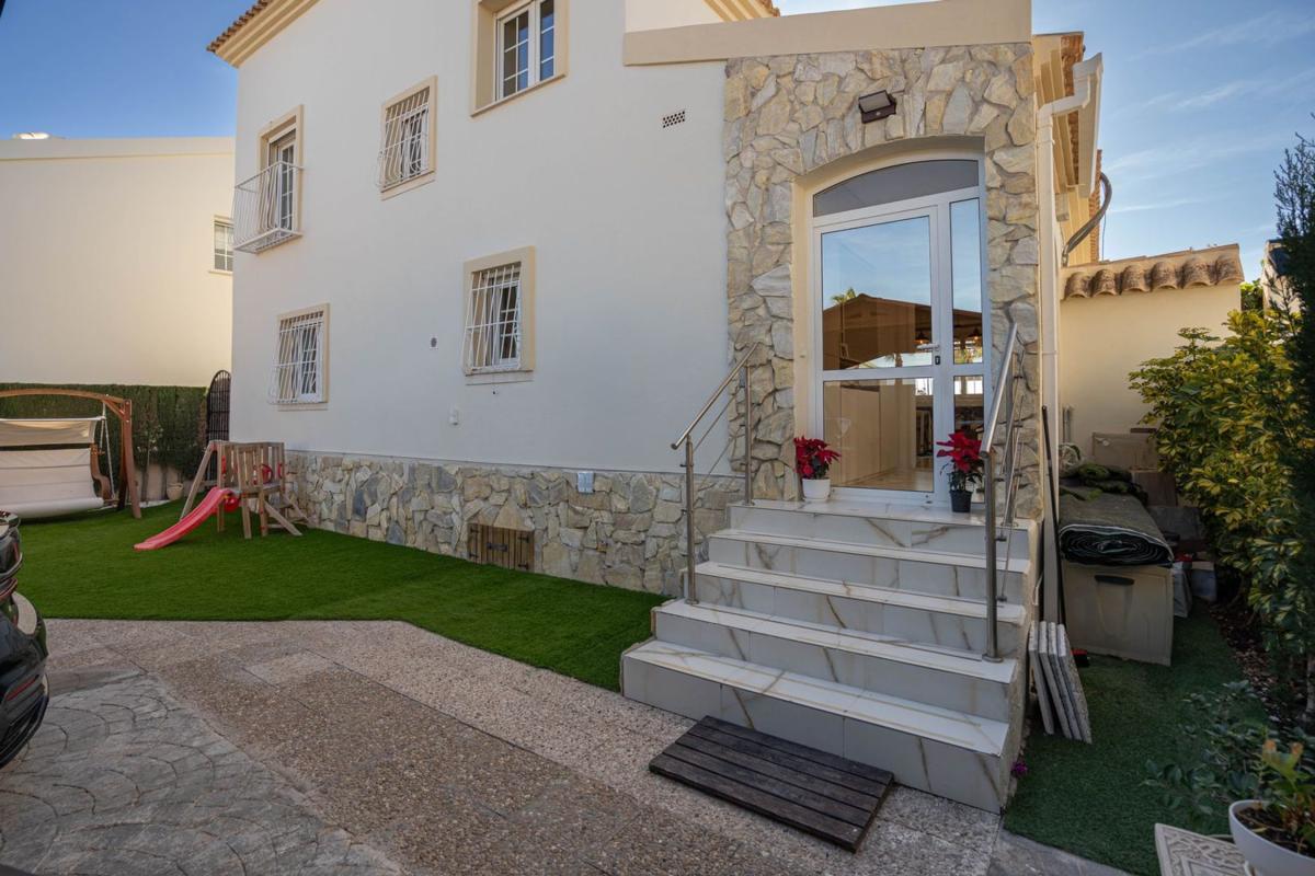 Properties for sale and rent in Spain photo 5