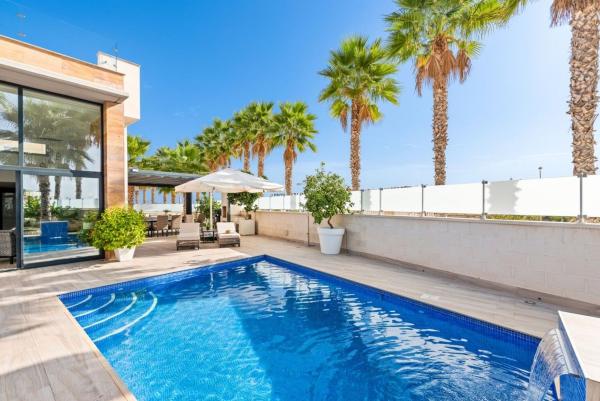 Casa o chalet independiente en Calle Cabo de Peñas, Lomas de Cabo Roig, Orihuela thumbnail 2
