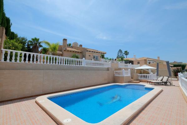 Chalet independiente en venta en Casa o chalet en Cabo Roig, Orihuela, Orihuela photo 1