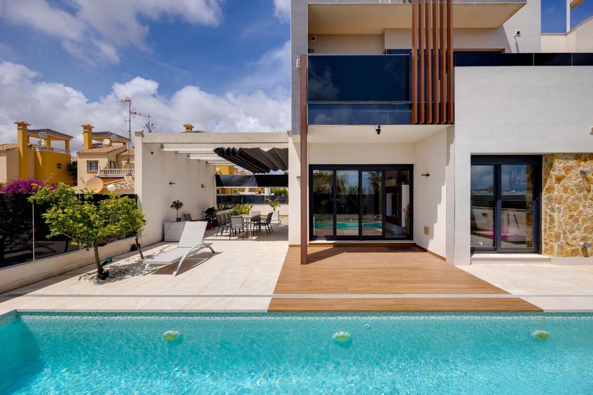 Properties for sale and rent in Spain photo 3