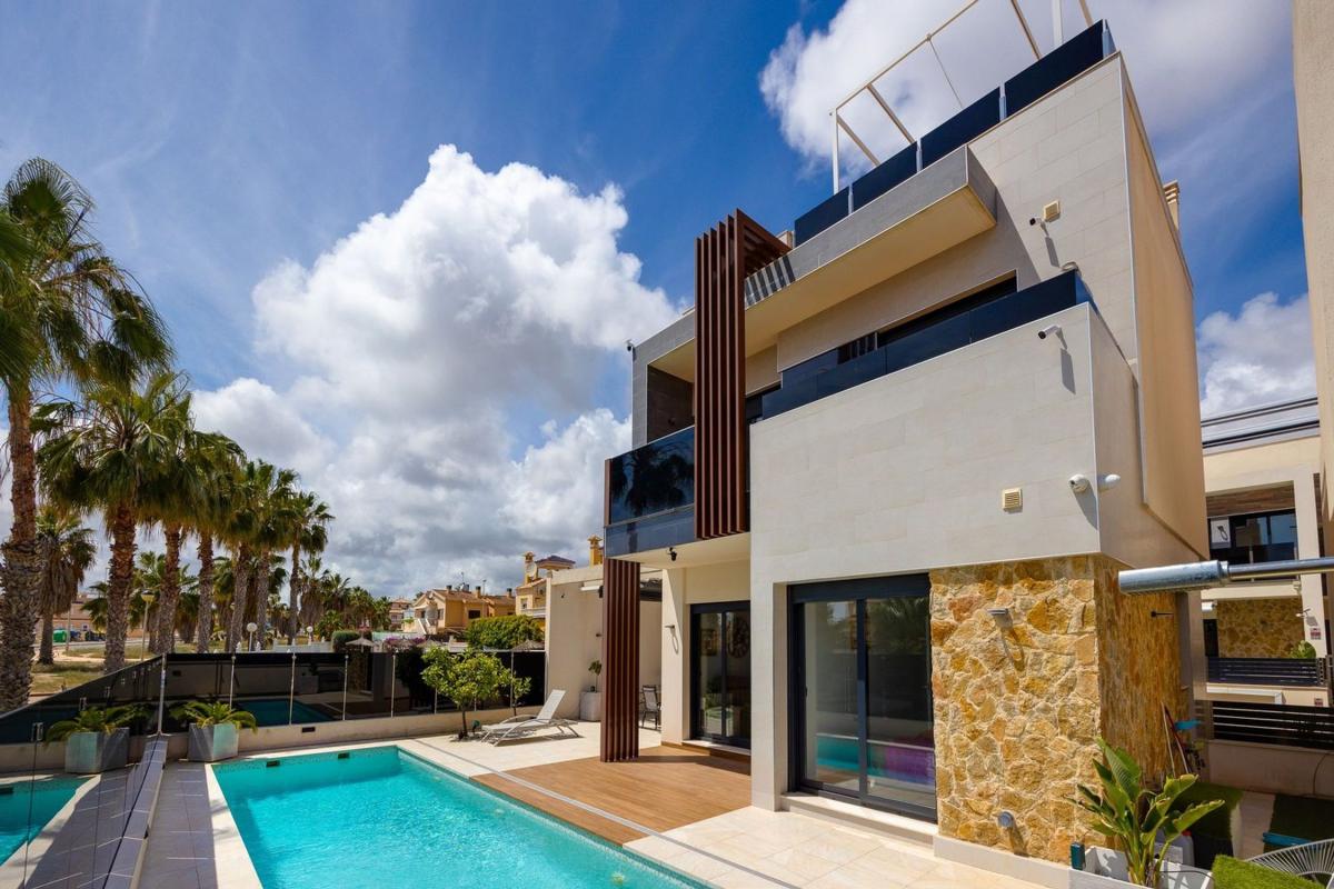 Properties for sale and rent in Spain photo 5
