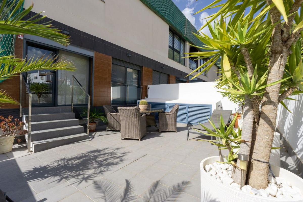 Venta de piso en Piso en Calle Estrecho de Bonifacio, Villamartín, Orihuela, Orihuela
photo 1