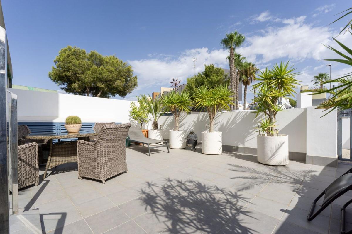 Venta de piso en Piso en Calle Estrecho de Bonifacio, Villamartín, Orihuela, Orihuela
photo 3