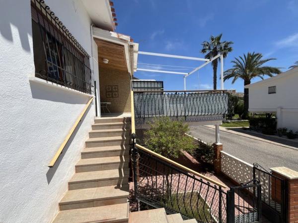 Chalet adosado en Calle Jose Espronceda-Campoamor, 25, Campoamor, Orihuela thumbnail 1