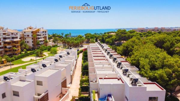 Chalet adosado en Calle la Falua, 2, Punta Prima, Orihuela photo 1