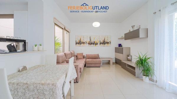 Chalet adosado en Calle la Falua, 2, Punta Prima, Orihuela thumbnail 2