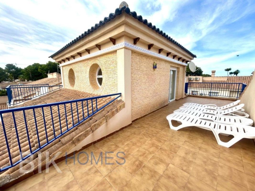 Venta de chalet adosado en  Chalet adosado en Avenida Miguel de Cervantes, Campoamor, Orihuela , Orihuela photo 4