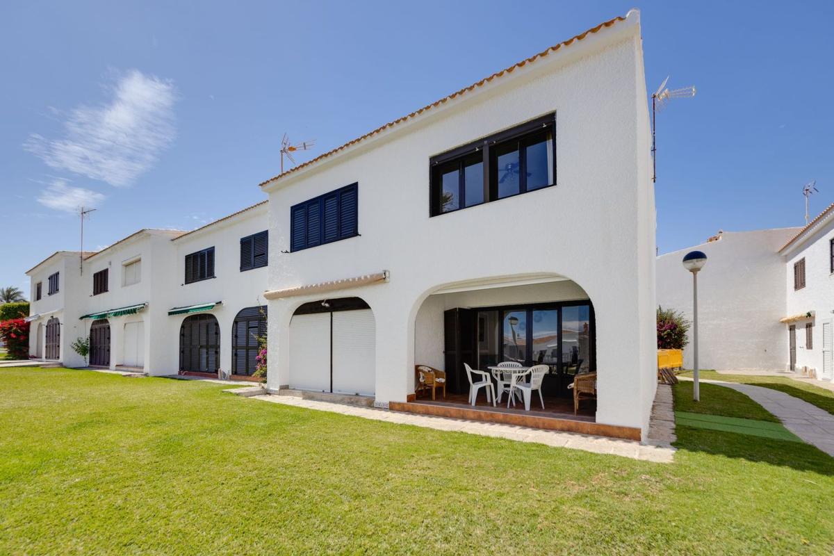 Venta de chalet adosado en  Chalet adosado en Calle Violetas, 104, La Zenia, Orihuela , Orihuela photo 3
