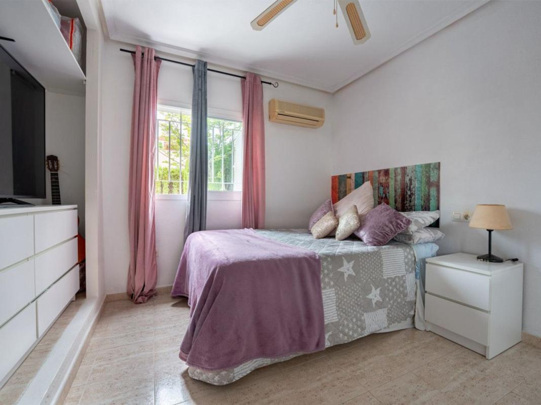 Venta de chalet adosado en  Chalet adosado en Calle Pino Piñonero, 84, Zeniamar, Orihuela , Orihuela photo 5
