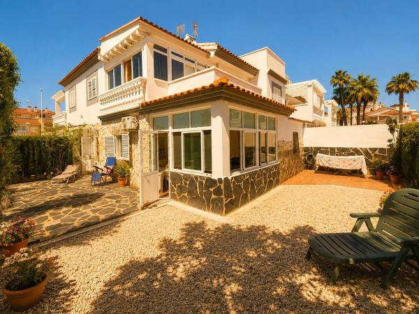 Chalet adosado en R-2 Los Pinos, Zeniamar, Orihuela thumbnail 1