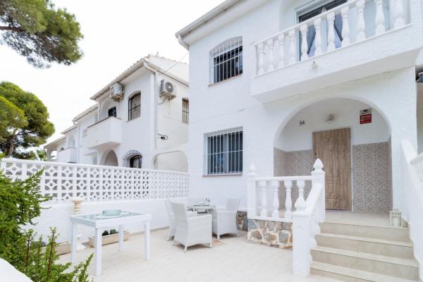 Chalet adosado en Calle Colon, La Zenia, Orihuela photo 1