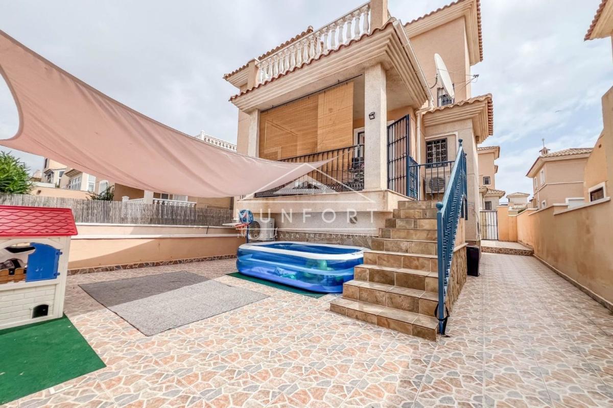 Venta de chalet independiente en Casa o chalet en Playa Flamenca, Orihuela, Orihuela
 photo 2