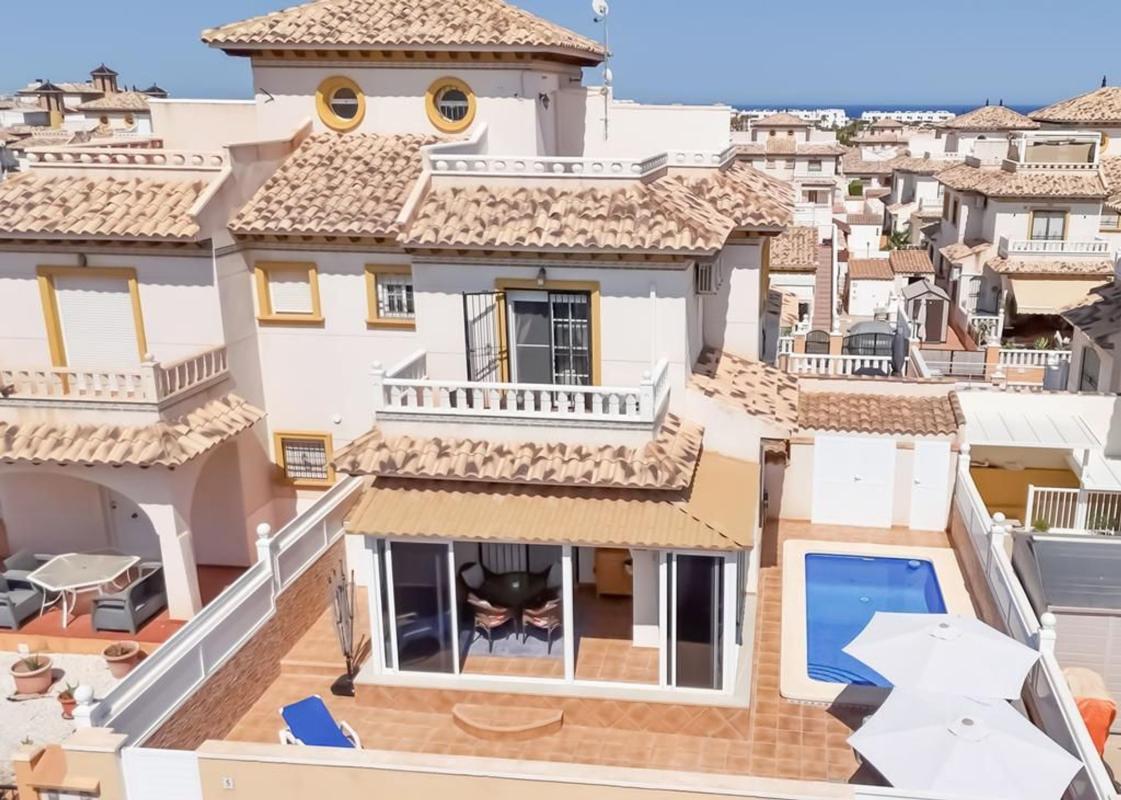 Venta de chalet adosado en  Chalet adosado en Calle Cabo Raso s/n, Lomas de Cabo Roig, Orihuela , Orihuela photo 2